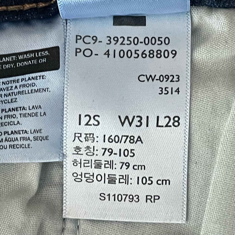 Levi's Classic Straight Leg Jeans Dark Wash Blue Women's Size 31 x 28 12 Short - Picture 9 of 11